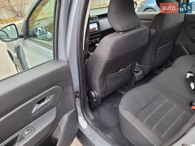 Серый Рено Дастер, объемом двигателя 1.6 л и пробегом 12 тыс. км за 18900 $, фото 16 на Automoto.ua
