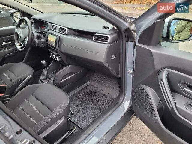 Серый Рено Дастер, объемом двигателя 1.6 л и пробегом 12 тыс. км за 18900 $, фото 20 на Automoto.ua
