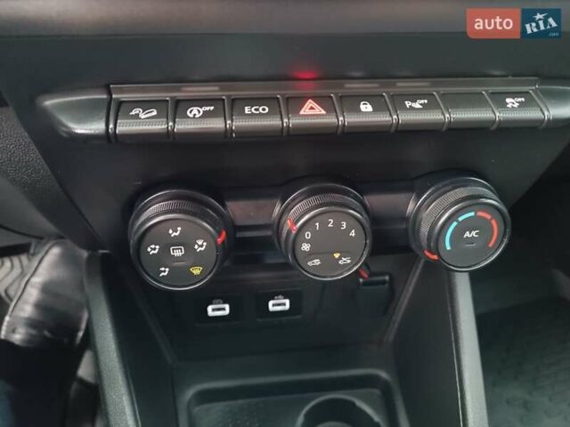 Серый Рено Дастер, объемом двигателя 1.46 л и пробегом 117 тыс. км за 19800 $, фото 18 на Automoto.ua