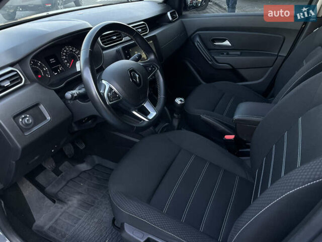 Серый Рено Дастер, объемом двигателя 1.5 л и пробегом 56 тыс. км за 18200 $, фото 11 на Automoto.ua