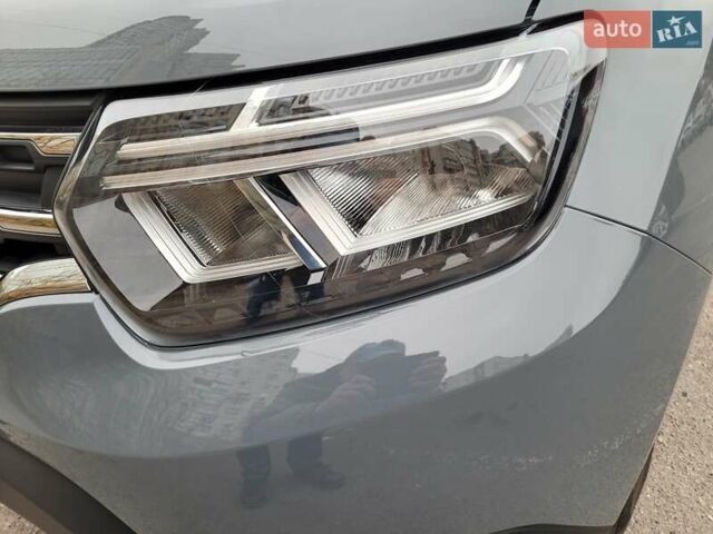 Серый Рено Дастер, объемом двигателя 1.6 л и пробегом 12 тыс. км за 18900 $, фото 27 на Automoto.ua