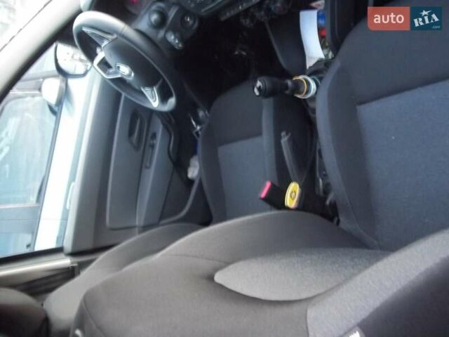 Серый Рено Дастер, объемом двигателя 1.5 л и пробегом 2 тыс. км за 23000 $, фото 4 на Automoto.ua