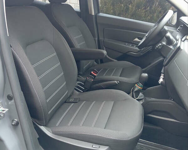 Серый Рено Дастер, объемом двигателя 1.5 л и пробегом 11 тыс. км за 22500 $, фото 7 на Automoto.ua