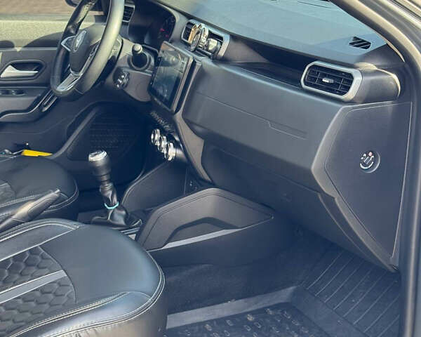 Рено Дастер 2024 в Николаеве на Automoto.ua Серый Рено Дастер, объемом двигателя 1.46 л и пробегом 43 тыс. км за 22800 $, фото 41 на Automoto.ua