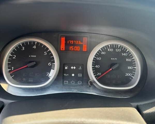 Синий Рено Дастер, объемом двигателя 1.6 л и пробегом 180 тыс. км за 6200 $, фото 5 на Automoto.ua
