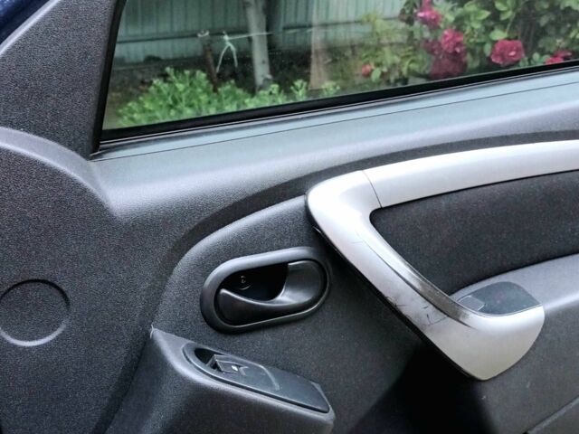 Рено Дастер 2013 в Новых Санжарах на Automoto.ua Синий Рено Дастер, объемом двигателя 1.5 л и пробегом 447 тыс. км за 7000 $, фото 10 на Automoto.ua