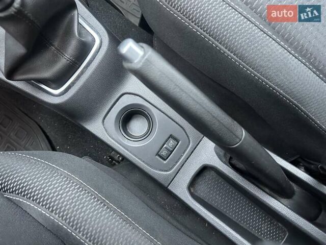 Синий Рено Дастер, объемом двигателя 1.6 л и пробегом 90 тыс. км за 15500 $, фото 28 на Automoto.ua