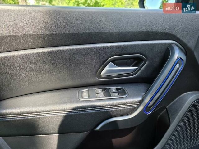 Синій Рено Дастер, об'ємом двигуна 1.5 л та пробігом 22 тис. км за 20000 $, фото 27 на Automoto.ua