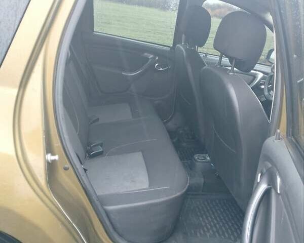 Зеленый Рено Дастер, объемом двигателя 1.46 л и пробегом 212 тыс. км за 9750 $, фото 3 на Automoto.ua