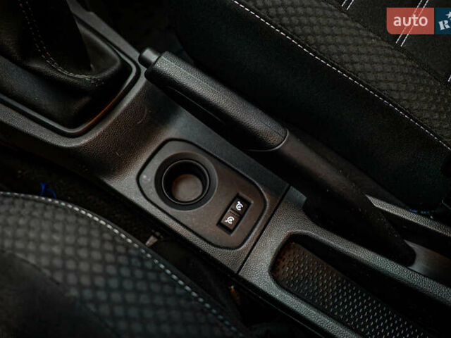 Зелений Рено Дастер, об'ємом двигуна 1.5 л та пробігом 72 тис. км за 21108 $, фото 17 на Automoto.ua