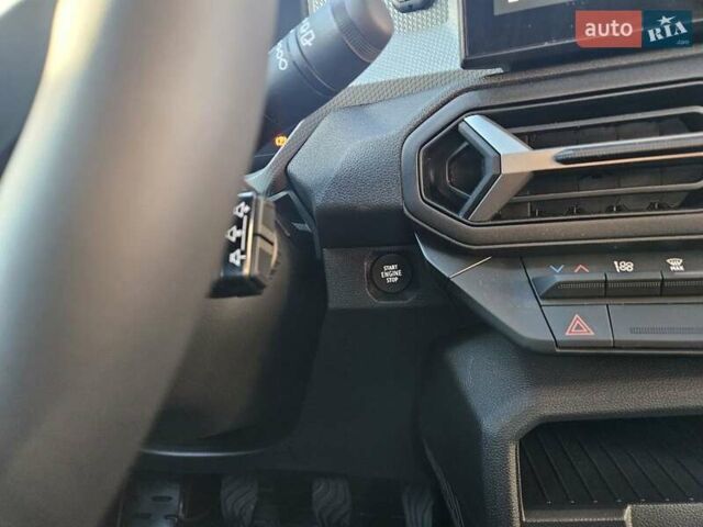 Зеленый Рено Дастер, объемом двигателя 1.46 л и пробегом 1 тыс. км за 26097 $, фото 7 на Automoto.ua