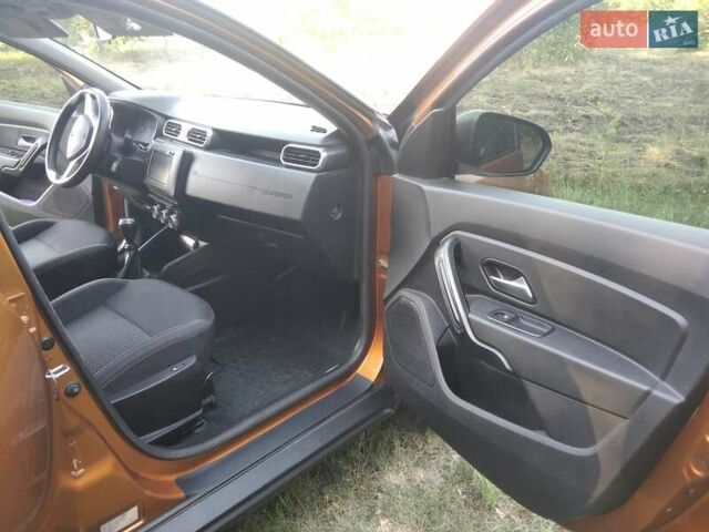 Оранжевый Рено Дастер, объемом двигателя 1.5 л и пробегом 160 тыс. км за 15400 $, фото 7 на Automoto.ua