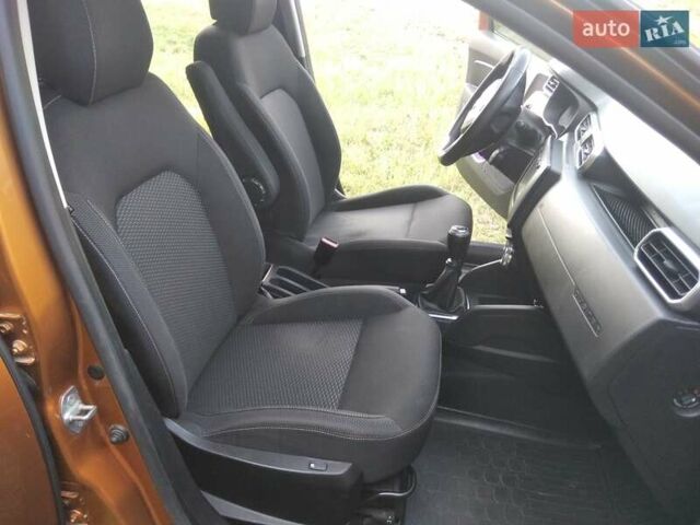 Оранжевый Рено Дастер, объемом двигателя 1.5 л и пробегом 160 тыс. км за 15400 $, фото 6 на Automoto.ua