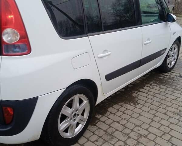 Белый Рено Эспейс, объемом двигателя 1.9 л и пробегом 333 тыс. км за 4300 $, фото 4 на Automoto.ua