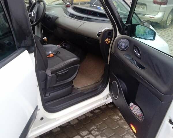 Белый Рено Эспейс, объемом двигателя 1.9 л и пробегом 333 тыс. км за 4300 $, фото 12 на Automoto.ua