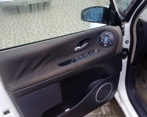 Белый Рено Эспейс, объемом двигателя 1.9 л и пробегом 333 тыс. км за 4300 $, фото 11 на Automoto.ua