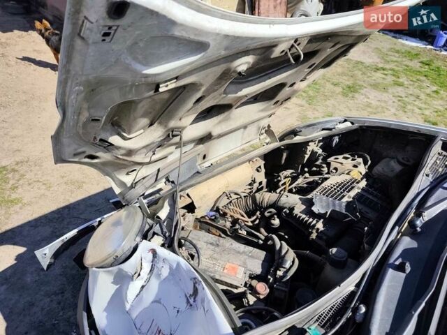 Білий Рено Еспейс, об'ємом двигуна 1.5 л та пробігом 400 тис. км за 1928 $, фото 3 на Automoto.ua