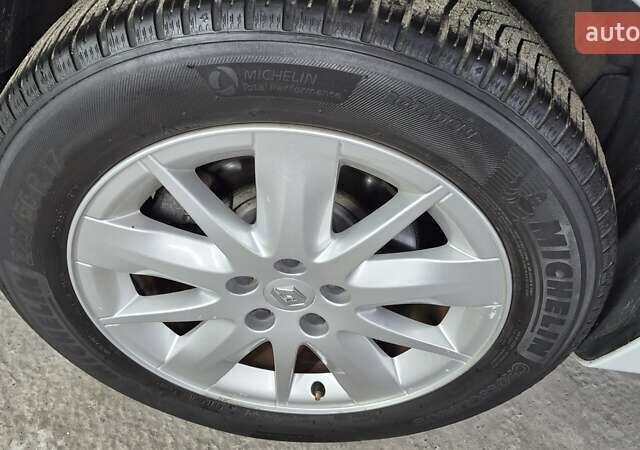 Білий Рено Еспейс, об'ємом двигуна 2 л та пробігом 210 тис. км за 8650 $, фото 16 на Automoto.ua