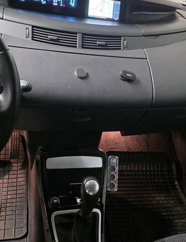 Белый Рено Эспейс, объемом двигателя 2 л и пробегом 260 тыс. км за 8550 $, фото 3 на Automoto.ua