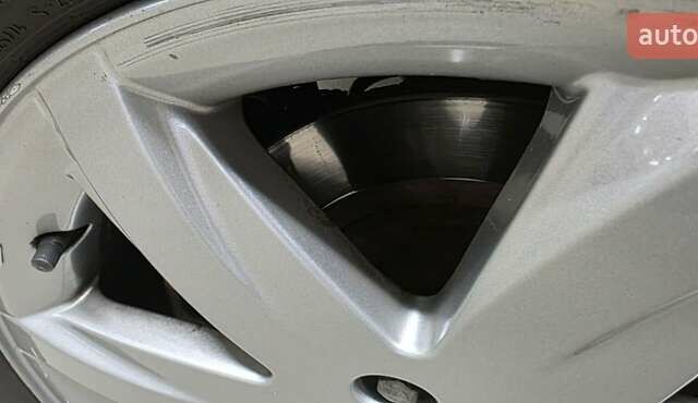 Белый Рено Эспейс, объемом двигателя 2 л и пробегом 260 тыс. км за 8550 $, фото 2 на Automoto.ua