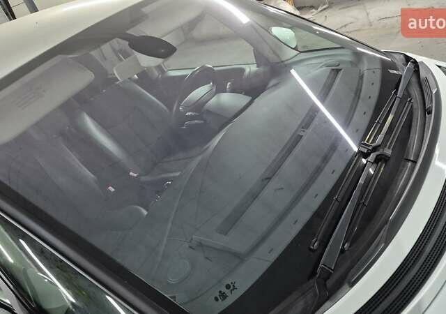 Білий Рено Еспейс, об'ємом двигуна 2 л та пробігом 210 тис. км за 8650 $, фото 15 на Automoto.ua