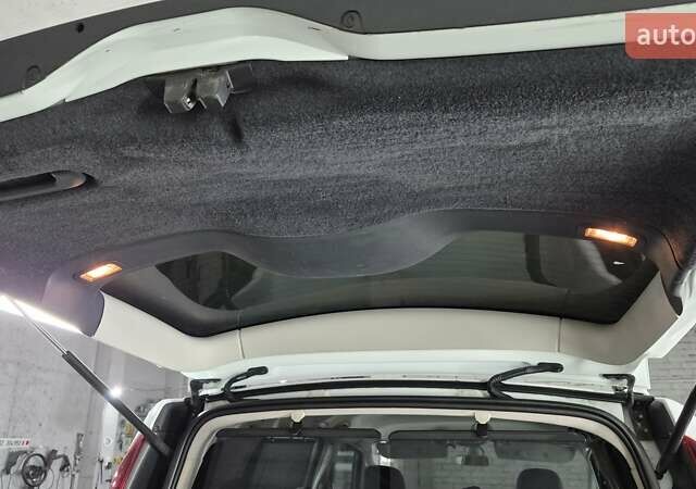 Білий Рено Еспейс, об'ємом двигуна 2 л та пробігом 210 тис. км за 8650 $, фото 22 на Automoto.ua
