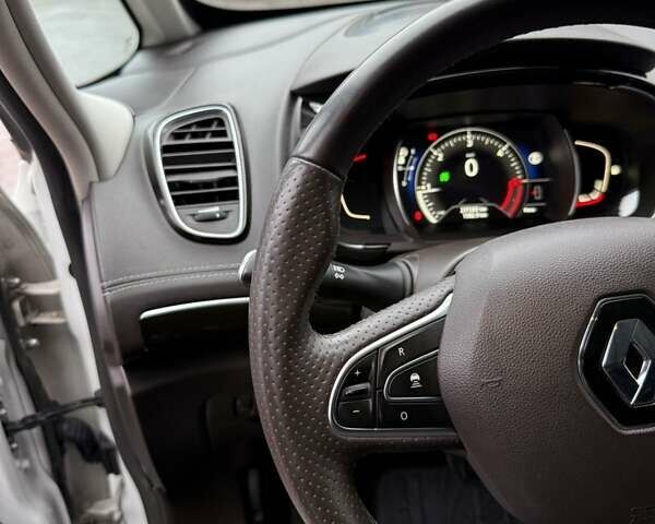 Белый Рено Эспейс, объемом двигателя 1.6 л и пробегом 237 тыс. км за 15600 $, фото 56 на Automoto.ua