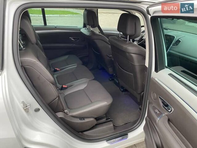 Белый Рено Эспейс, объемом двигателя 1.6 л и пробегом 190 тыс. км за 15500 $, фото 6 на Automoto.ua