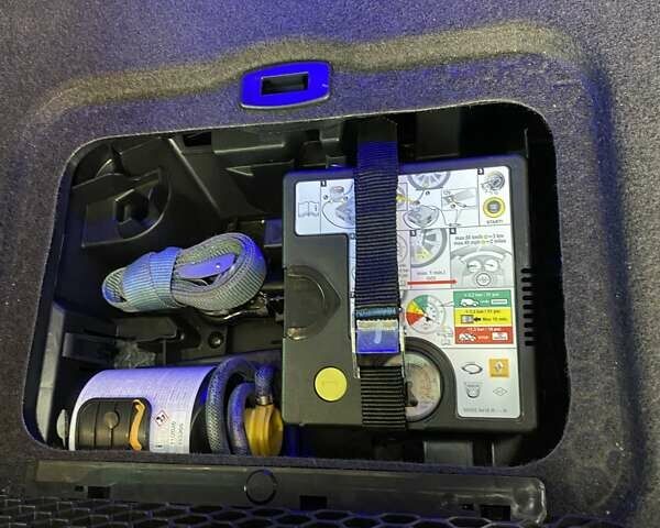 Белый Рено Эспейс, объемом двигателя 1.6 л и пробегом 190 тыс. км за 15500 $, фото 12 на Automoto.ua