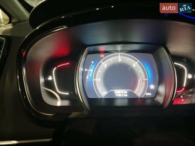 Білий Рено Еспейс, об'ємом двигуна 1.6 л та пробігом 250 тис. км за 15200 $, фото 7 на Automoto.ua