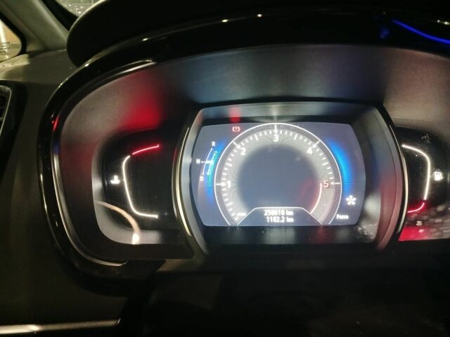 Білий Рено Еспейс, об'ємом двигуна 1.6 л та пробігом 250 тис. км за 15200 $, фото 6 на Automoto.ua