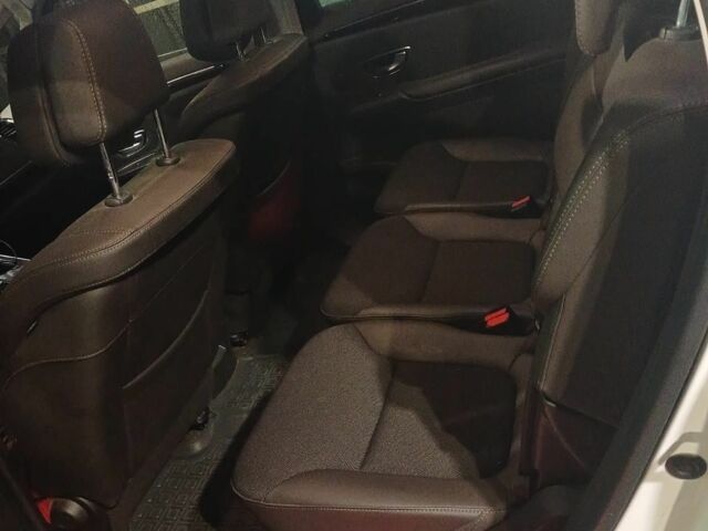 Білий Рено Еспейс, об'ємом двигуна 1.6 л та пробігом 250 тис. км за 15200 $, фото 5 на Automoto.ua