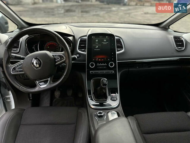 Белый Рено Эспейс, объемом двигателя 1.6 л и пробегом 220 тыс. км за 14999 $, фото 24 на Automoto.ua