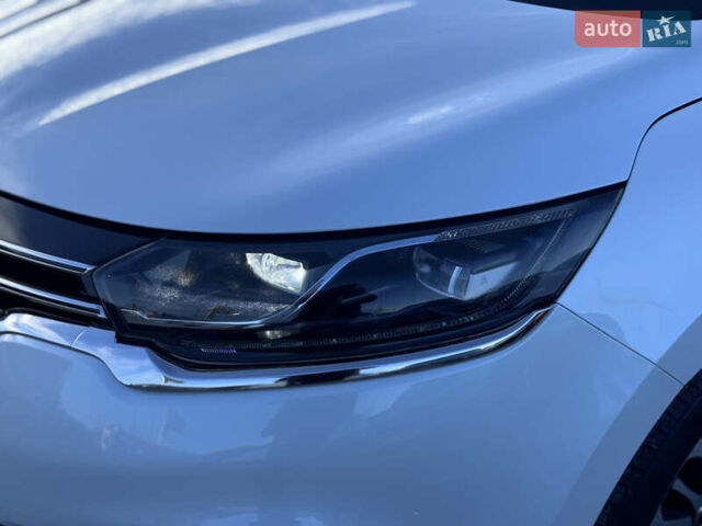 Білий Рено Еспейс, об'ємом двигуна 1.6 л та пробігом 250 тис. км за 16300 $, фото 27 на Automoto.ua