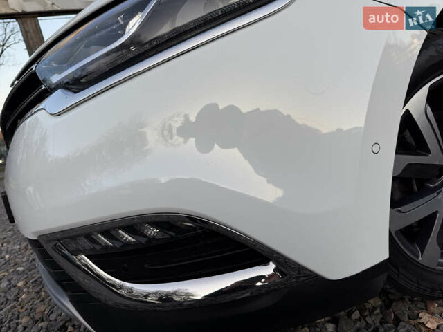 Белый Рено Эспейс, объемом двигателя 1.6 л и пробегом 154 тыс. км за 16999 $, фото 79 на Automoto.ua