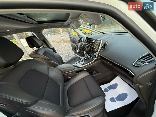 Белый Рено Эспейс, объемом двигателя 1.6 л и пробегом 154 тыс. км за 16999 $, фото 24 на Automoto.ua