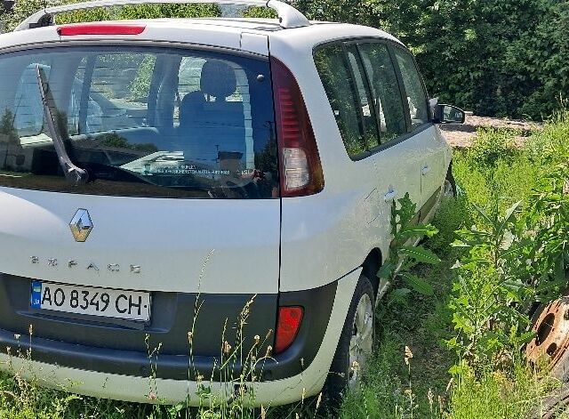 Белый Рено Эспейс, объемом двигателя 2 л и пробегом 250 тыс. км за 2000 $, фото 3 на Automoto.ua