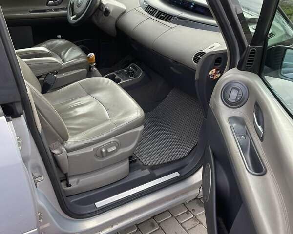 Бежевый Рено Эспейс, объемом двигателя 2 л и пробегом 158 тыс. км за 6500 $, фото 7 на Automoto.ua