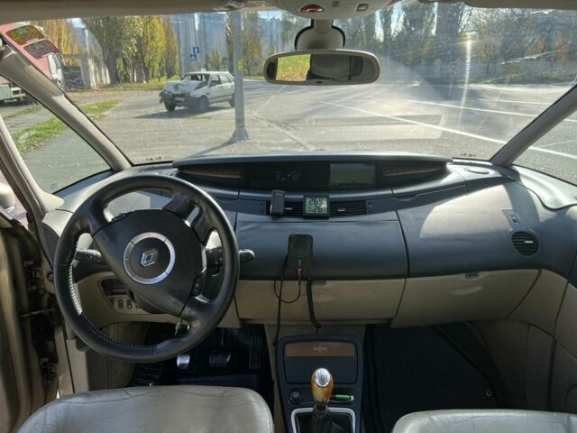 Бежевый Рено Эспейс, объемом двигателя 2.2 л и пробегом 320 тыс. км за 4500 $, фото 4 на Automoto.ua