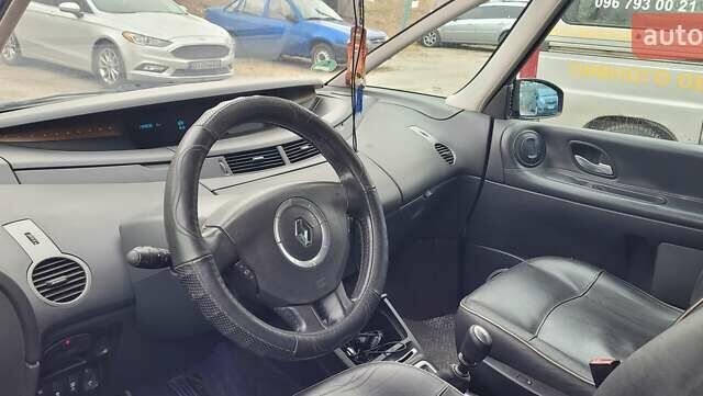 Черный Рено Эспейс, объемом двигателя 2 л и пробегом 330 тыс. км за 7600 $, фото 5 на Automoto.ua