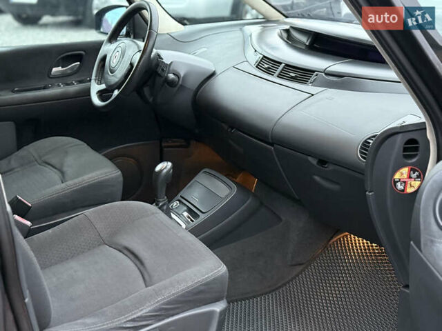 Черный Рено Эспейс, объемом двигателя 2 л и пробегом 250 тыс. км за 6950 $, фото 17 на Automoto.ua