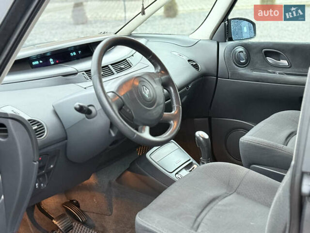 Черный Рено Эспейс, объемом двигателя 2 л и пробегом 250 тыс. км за 6950 $, фото 16 на Automoto.ua