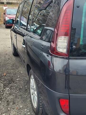 Черный Рено Эспейс, объемом двигателя 2 л и пробегом 330 тыс. км за 7600 $, фото 3 на Automoto.ua