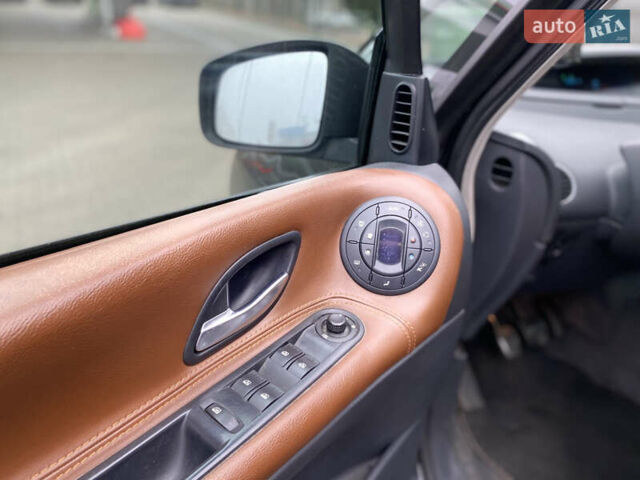 Чорний Рено Еспейс, об'ємом двигуна 2 л та пробігом 256 тис. км за 7499 $, фото 38 на Automoto.ua