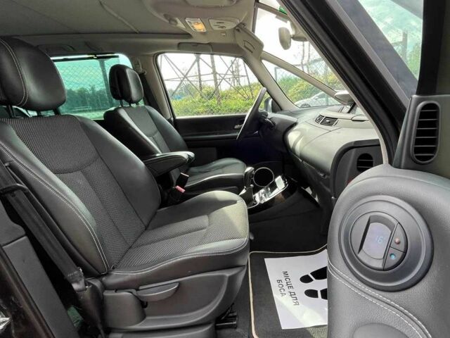 Черный Рено Эспейс, объемом двигателя 2 л и пробегом 197 тыс. км за 7800 $, фото 21 на Automoto.ua