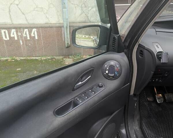 Чорний Рено Еспейс, об'ємом двигуна 2 л та пробігом 350 тис. км за 6700 $, фото 6 на Automoto.ua