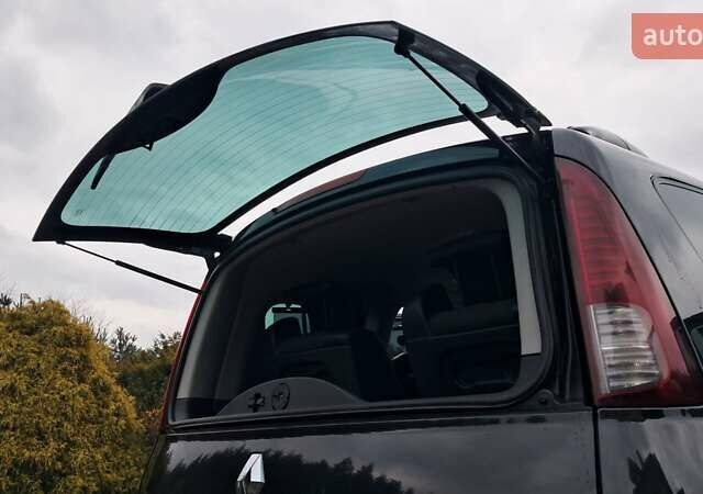 Черный Рено Эспейс, объемом двигателя 2 л и пробегом 425 тыс. км за 7800 $, фото 16 на Automoto.ua