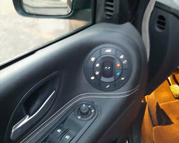 Чорний Рено Еспейс, об'ємом двигуна 2 л та пробігом 270 тис. км за 8000 $, фото 4 на Automoto.ua