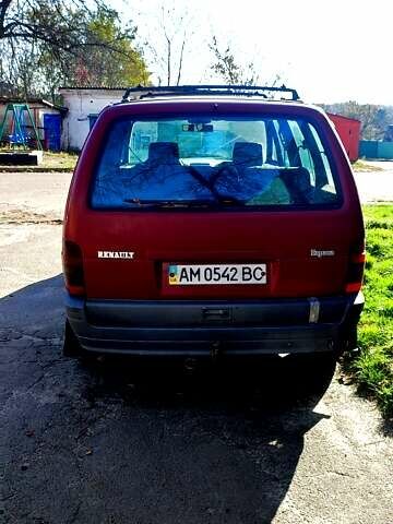 Красный Рено Эспейс, объемом двигателя 2.1 л и пробегом 382 тыс. км за 2500 $, фото 1 на Automoto.ua