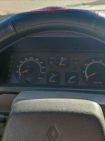 Красный Рено Эспейс, объемом двигателя 2.1 л и пробегом 382 тыс. км за 2500 $, фото 3 на Automoto.ua